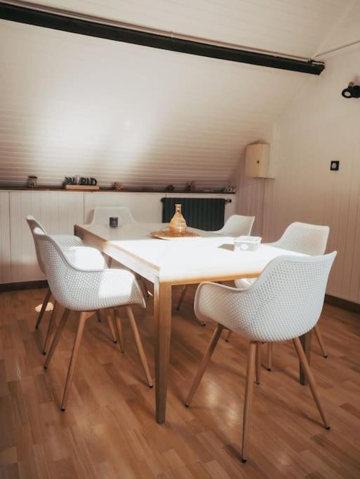 Appartement Avec Patio Saint Anne-dʼAuray Exterior foto